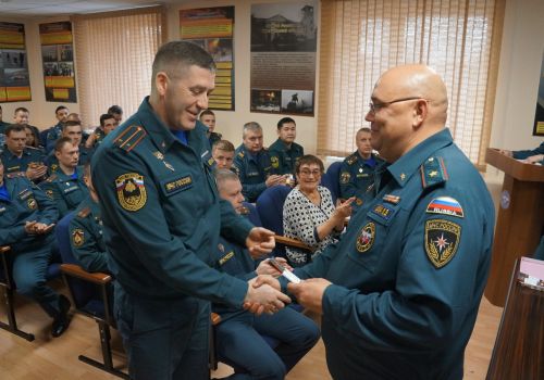 В региональном МЧС прошло торжественное собрание, приуроченное к празднованию 90-й годовщины создания Гражданской обороны России
