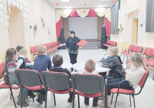ПОМОГИ ЗИМУЮЩИМ ПТИЦАМ