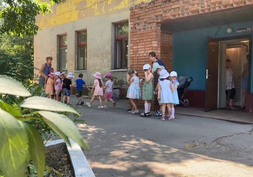 Магаданская область помогает Ждановке подготовить детсады и школу к началу учебного года