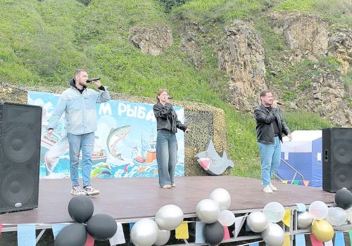 «ПОБОЛЬШЕ ВАМ РЫБКИ, ЧТОБ СИЯЛИ УЛЫБКИ!» 0+
