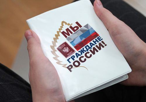В областном правительстве прошла торжественная акция вручения паспортов «Мы – граждане России!»