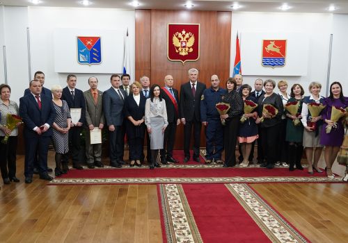 Губернатор Сергей Носов вручил награды колымчанам в преддверии Дня образования Магаданской области