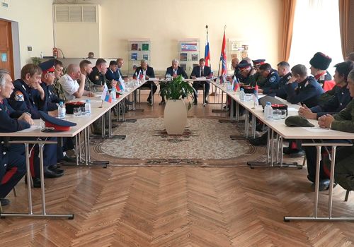 Губернатор Сергей Носов провел встречу с казачьими обществами региона