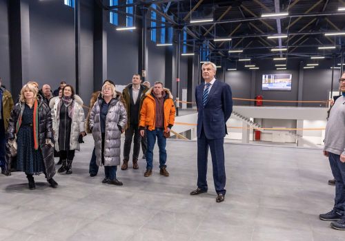 Губернатор Сергей Носов провел экскурсию по спорткомплексу «Президентский»