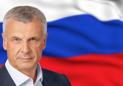 Губернатор Сергей Носов поздравил колымчан с Днем Конституции