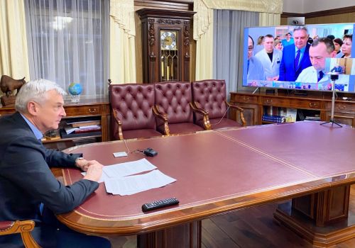 Губернатор Сергей Носов принял участие в запуске в работу поликлиник после капитального ремонта