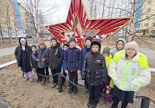 «ПУСТЬ В МАЛЕНЬКИХ СЕРДЦАХ ЖИВЕТ ГОРДОСТЬ  И ПАМЯТЬ ЗА СЛАВНЫХ ВОИНОВ  НАШЕЙ ВЕЛИКОЙ РОДИНЫ!» 6+