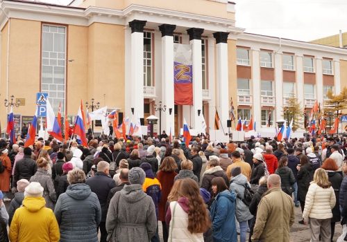 В Магадане прошел митинг-концерт «Мы вместе» в поддержку присоединения ЛДНР, Херсона и Запорожья к России
