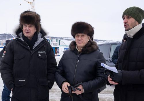 Юрий Трутнев посетил строительную площадку нового микрорайона в Магадане