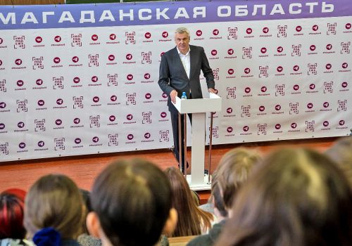 Губернатор Сергей Носов встретился с колымскими студентами