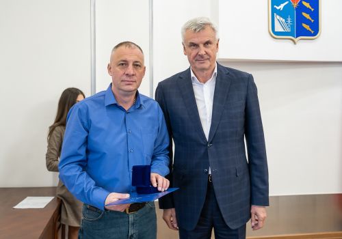 Лучших сотрудников дорожного хозяйства наградили в региональном правительстве