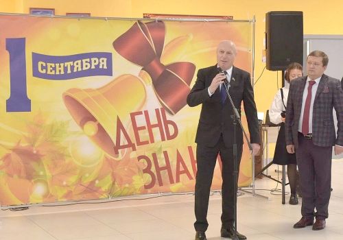 «Каждый год звонок веселый собирает вместе нас»