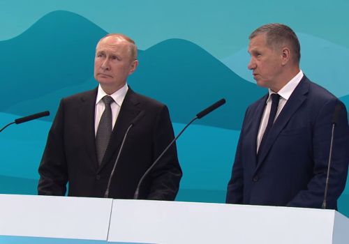 Глава государства ознакомился с интерактивной презентацией результатов развития Дальнего Востока