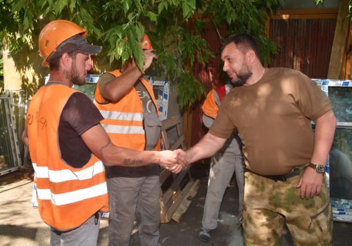 Глава ДНР Денис Пушилин оценил ход восстановительных работ в подшефной Магаданской области Ждановке