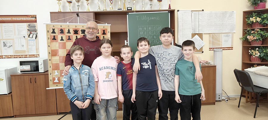 чемпионы 4